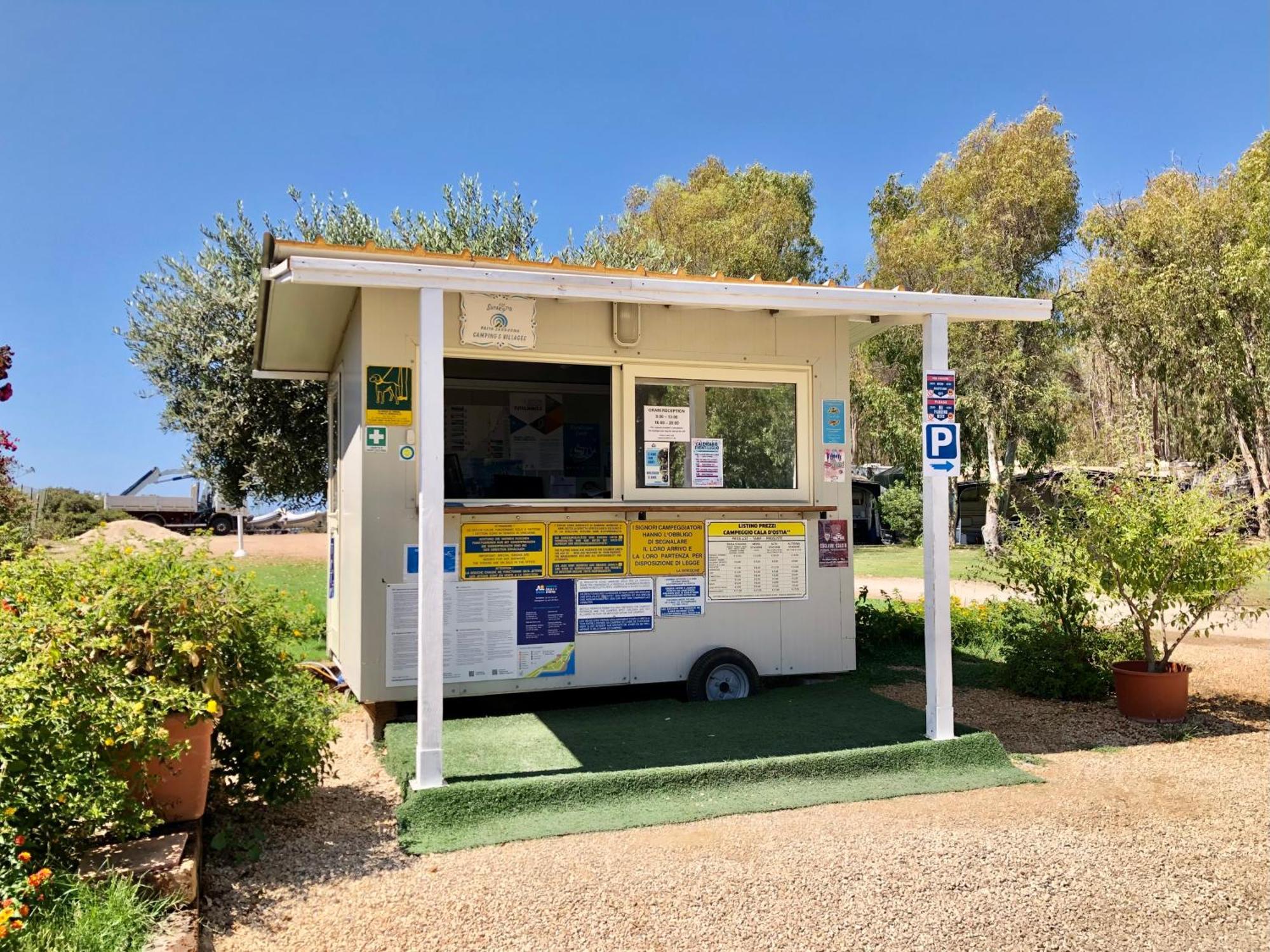 Camping Cala D'Ostia Пула Екстериор снимка
