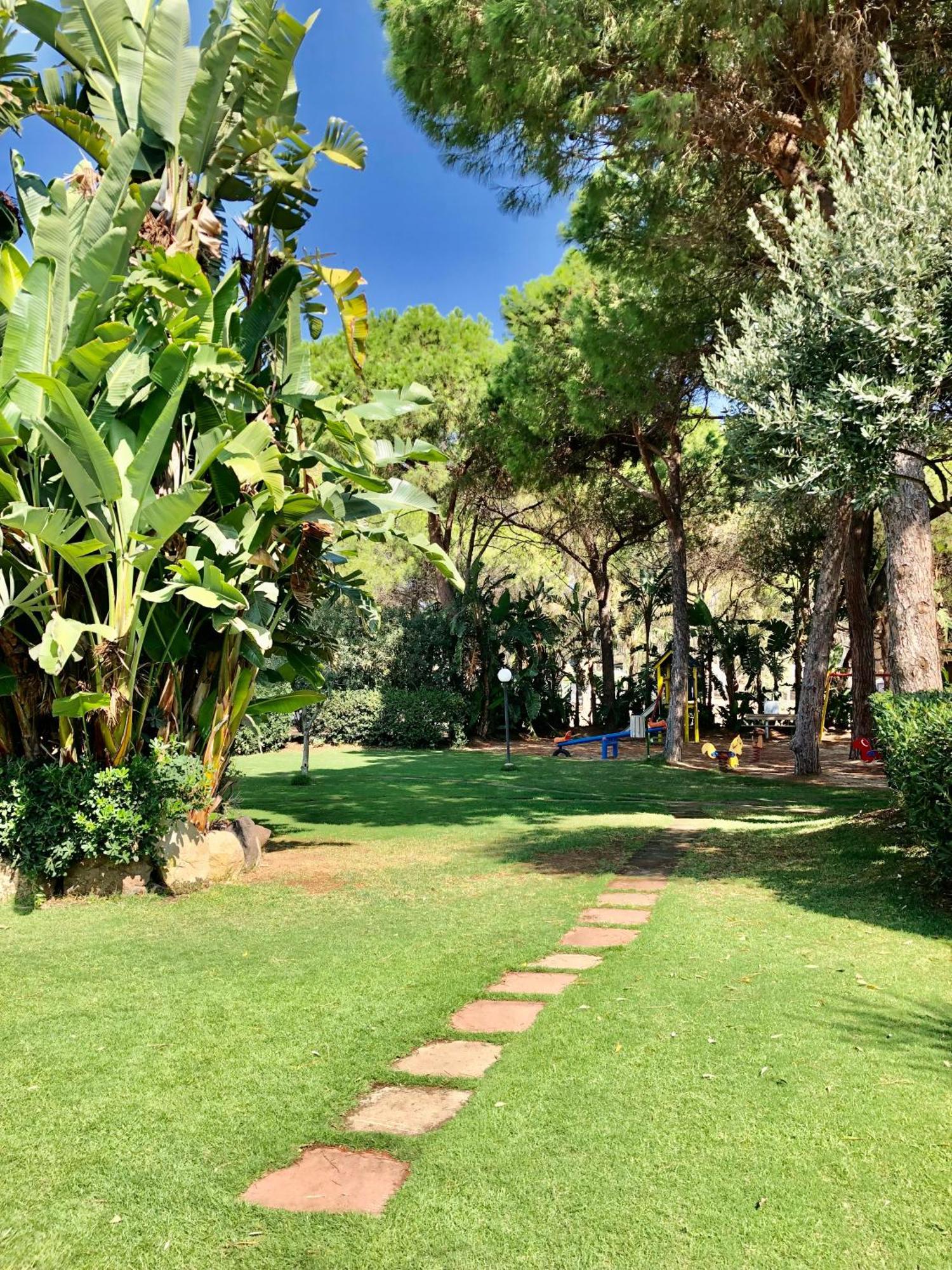 Camping Cala D'Ostia Пула Екстериор снимка