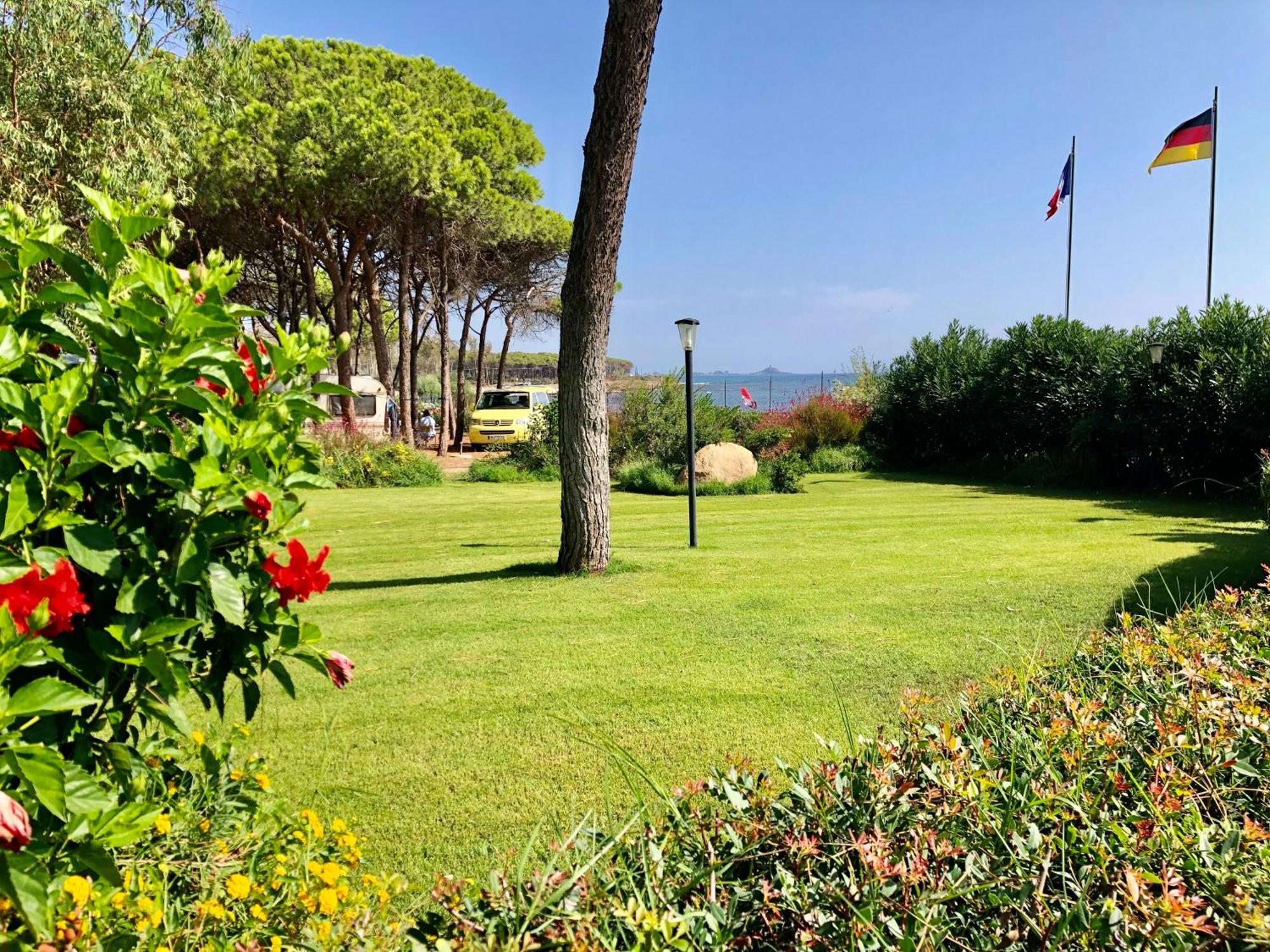 Camping Cala D'Ostia Пула Екстериор снимка