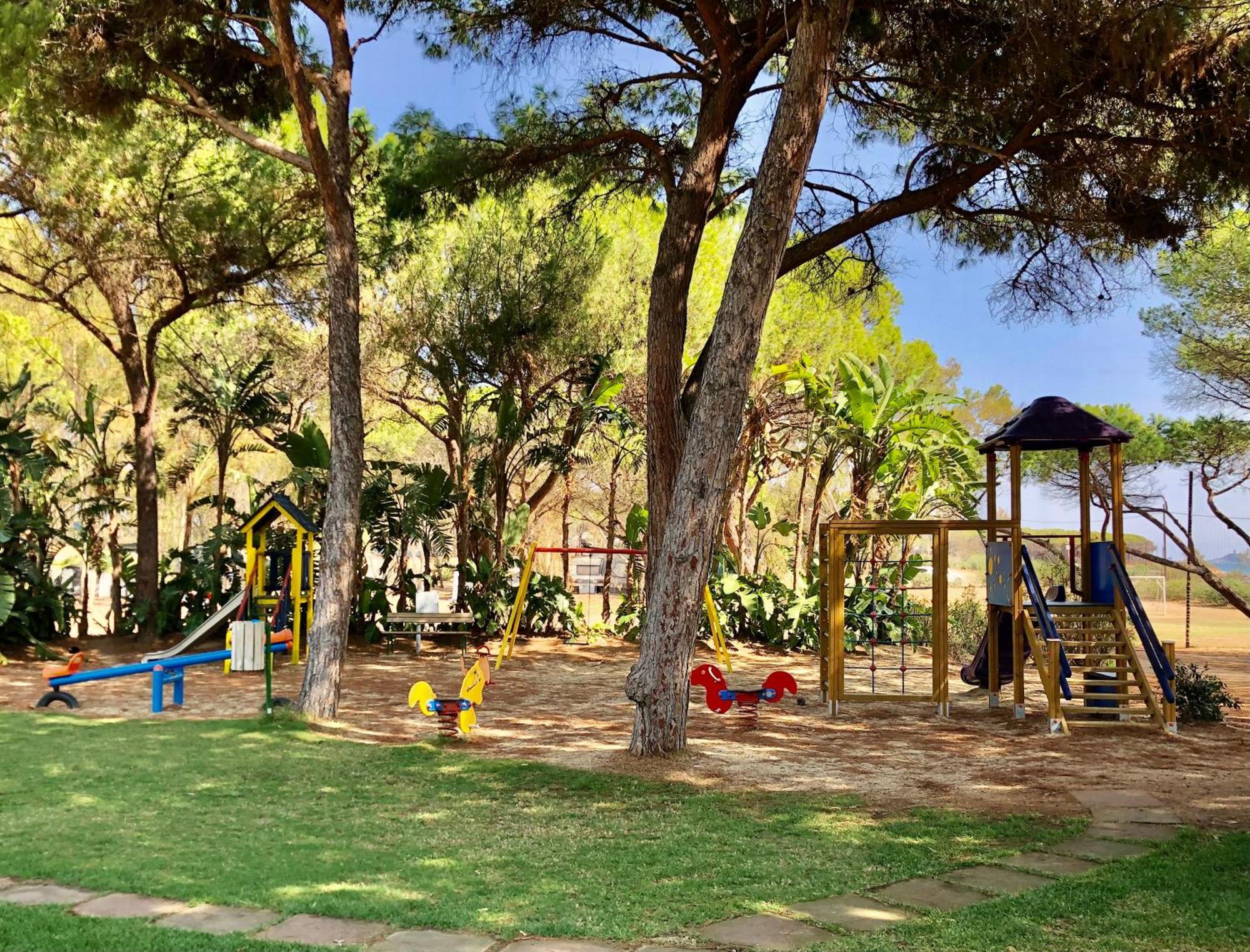 Camping Cala D'Ostia Пула Екстериор снимка