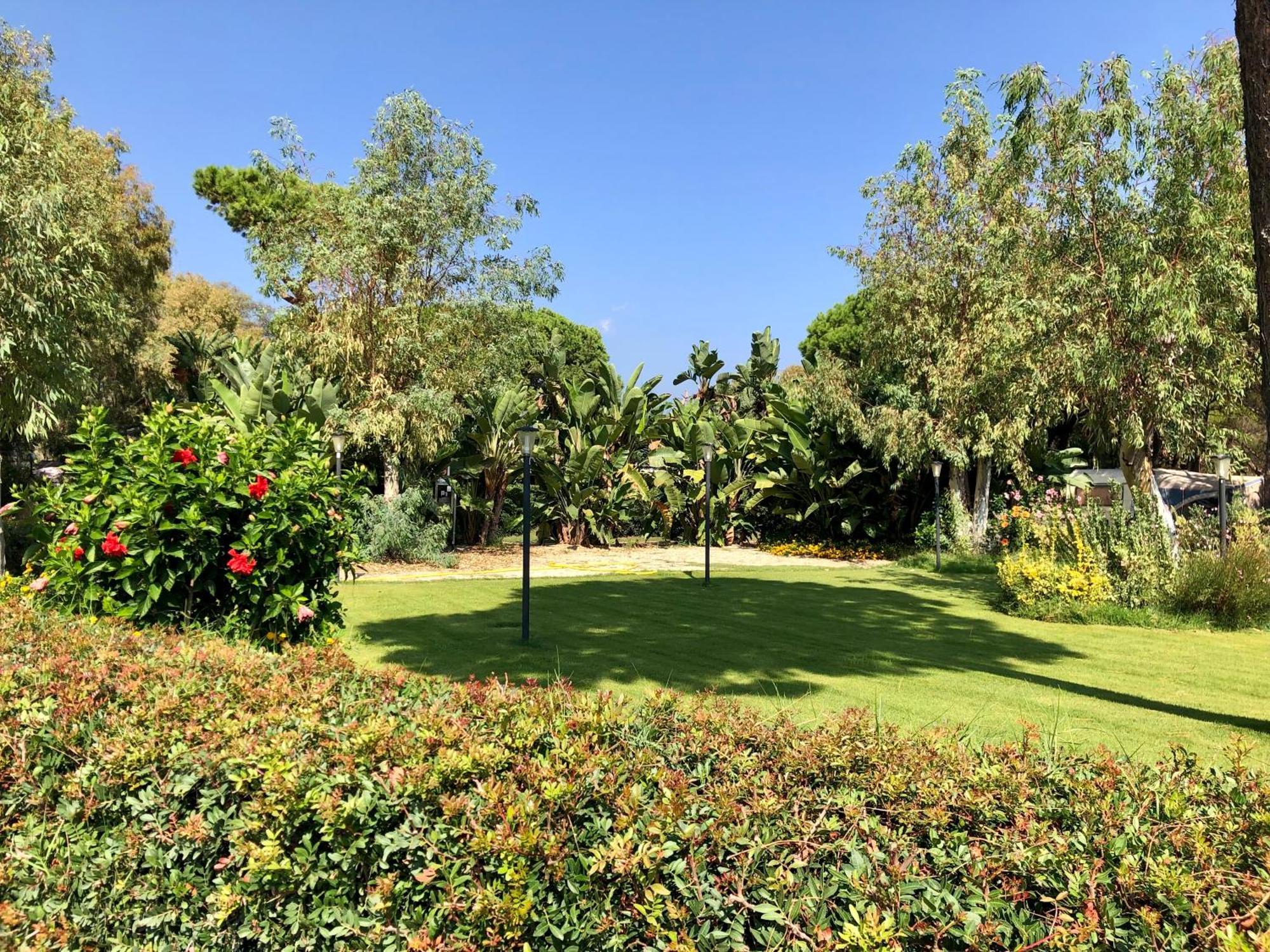 Camping Cala D'Ostia Пула Екстериор снимка