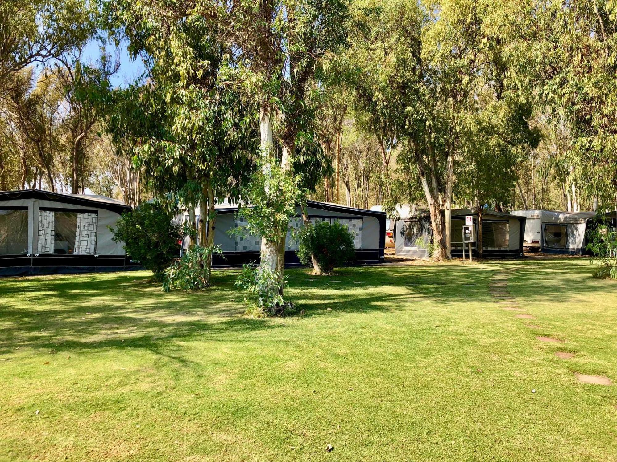Camping Cala D'Ostia Пула Екстериор снимка