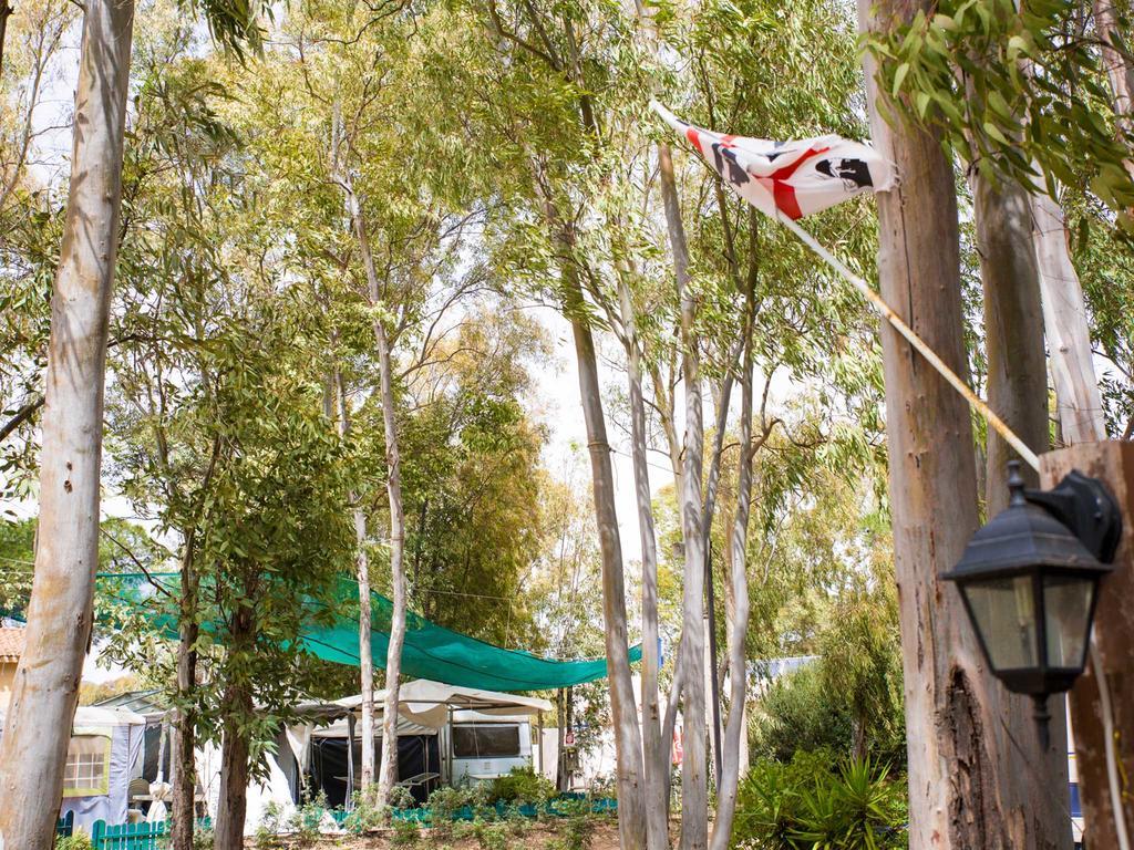 Camping Cala D'Ostia Пула Екстериор снимка